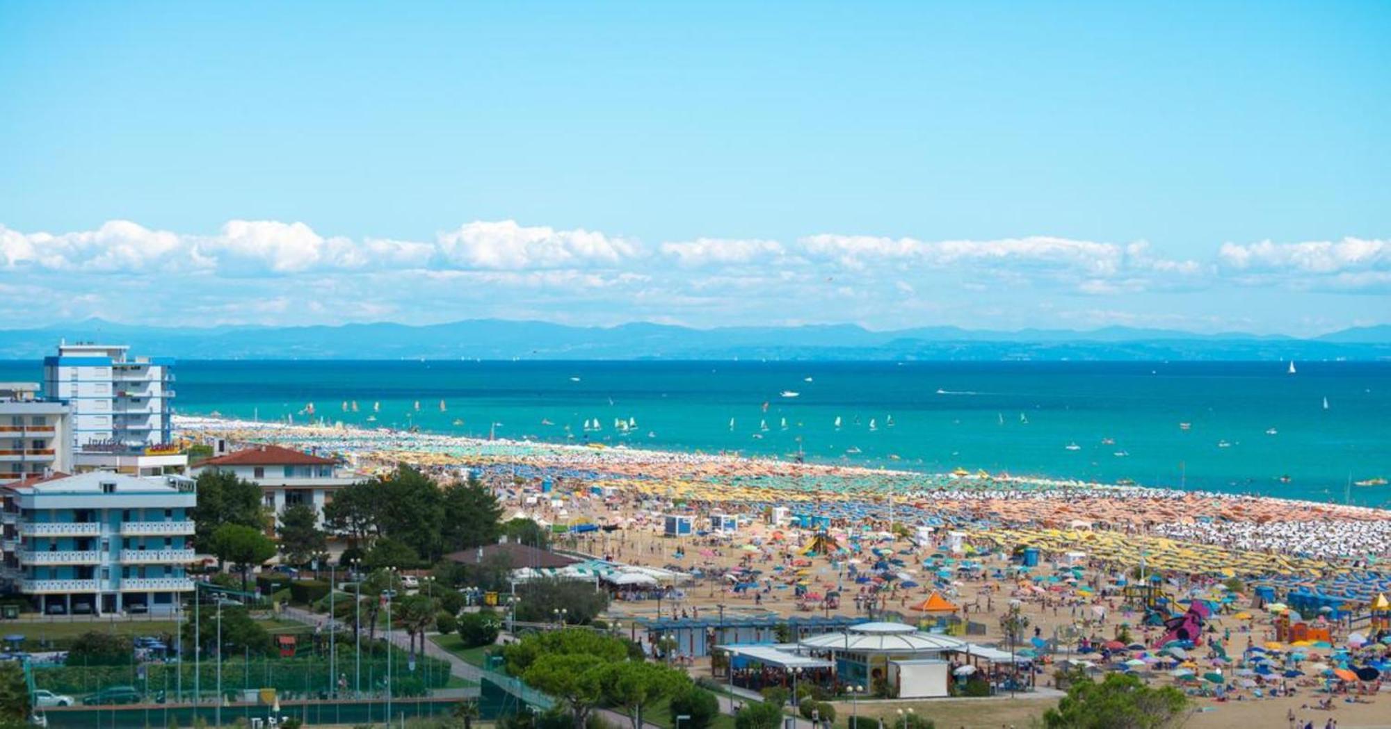 White Apartment With Terrace - Beahost Bibione Exterior foto